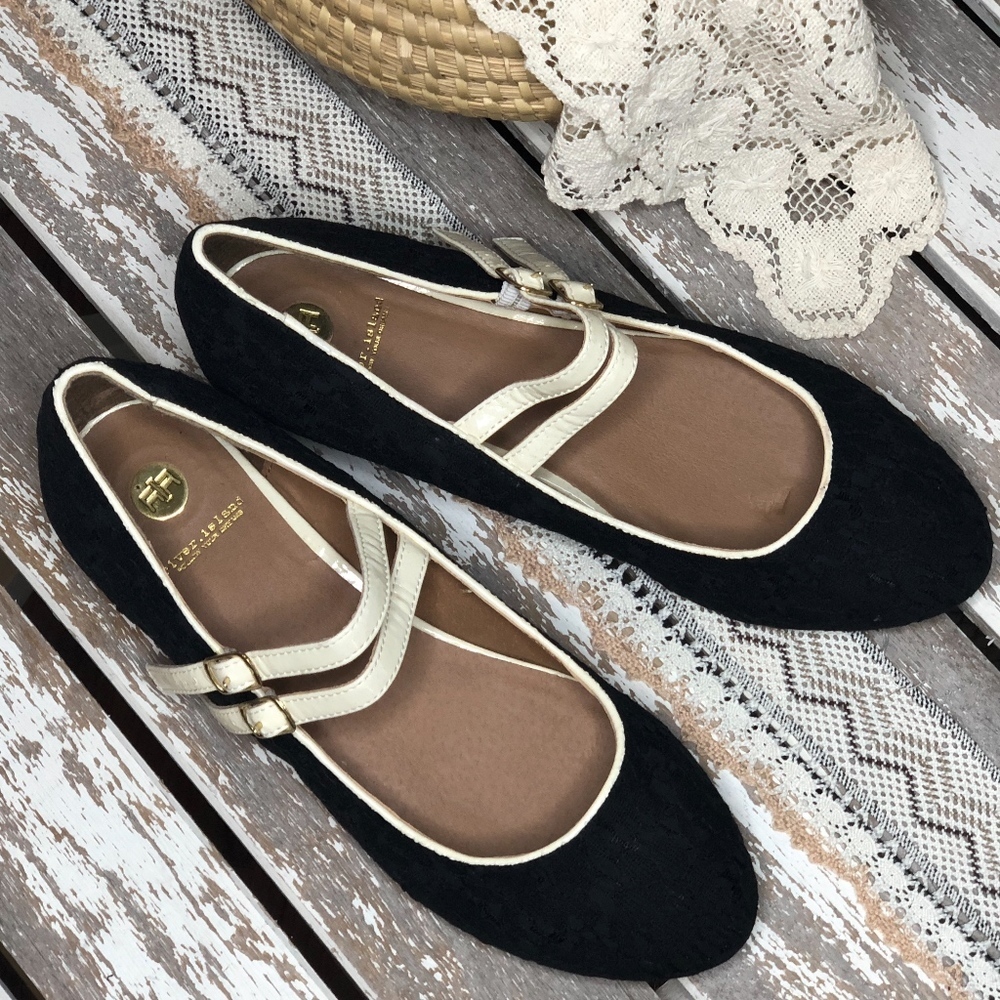 River Island Black and Cream Flats 40